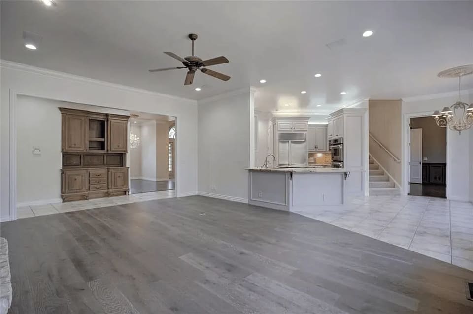 Interior room with painted walls and ceilings